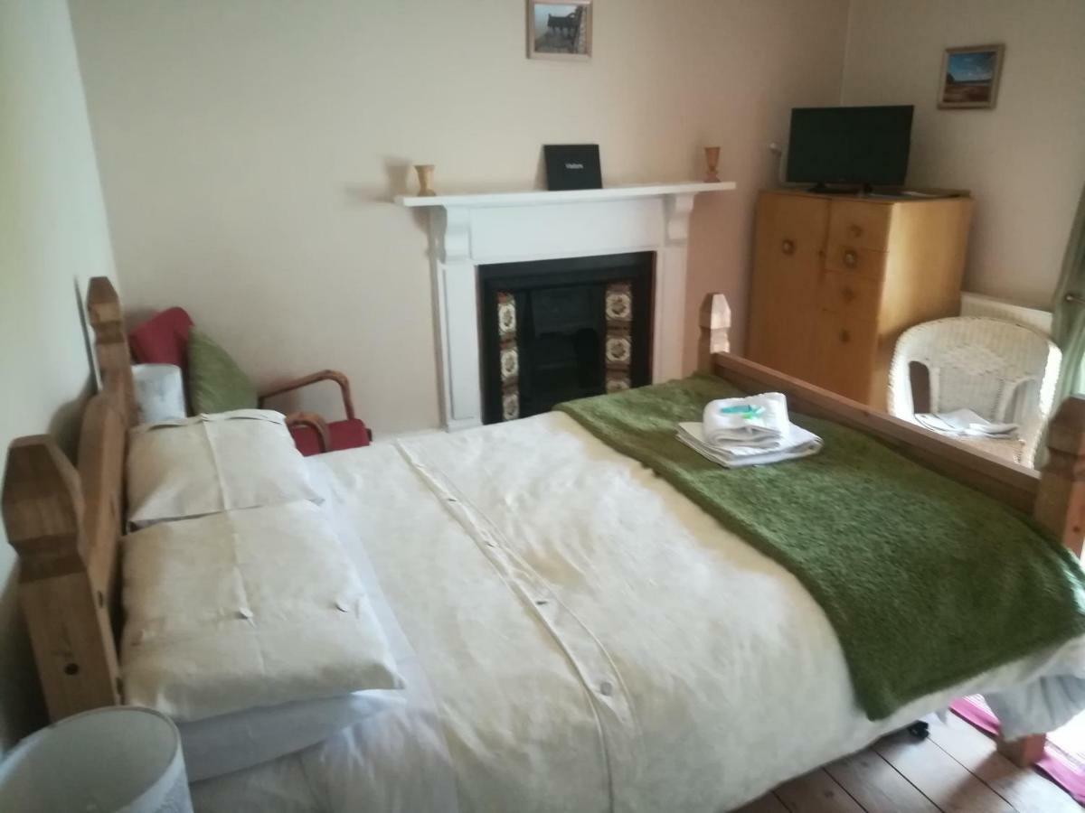 Bed and Breakfast Y Garreg Wen Llanybyther Exteriér fotografie